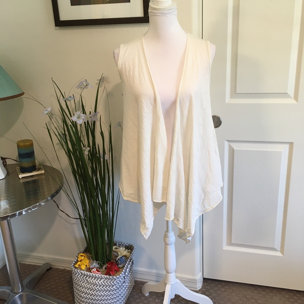 Love Change Cream Lace Inlay Waterfall Vest, M